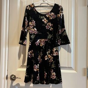 💥4 for $25💥 Lovell Velvet dress